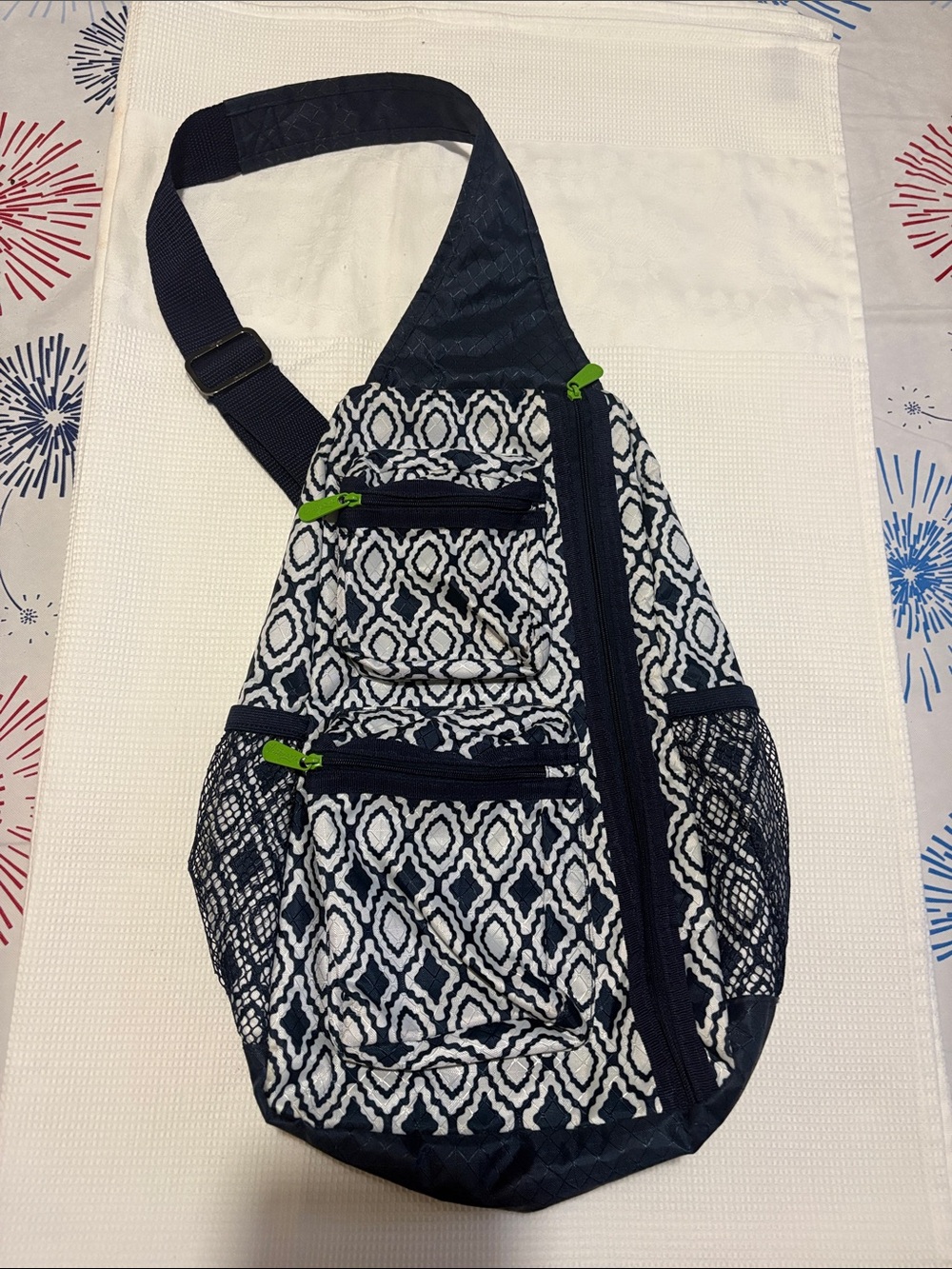 THIRTY ONE PERFECT PENDANT SLING BACKPACK